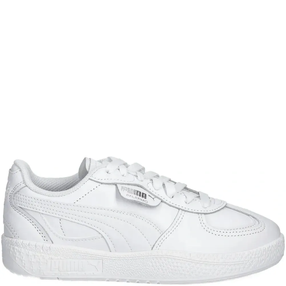 Кроссовки на шнуровке