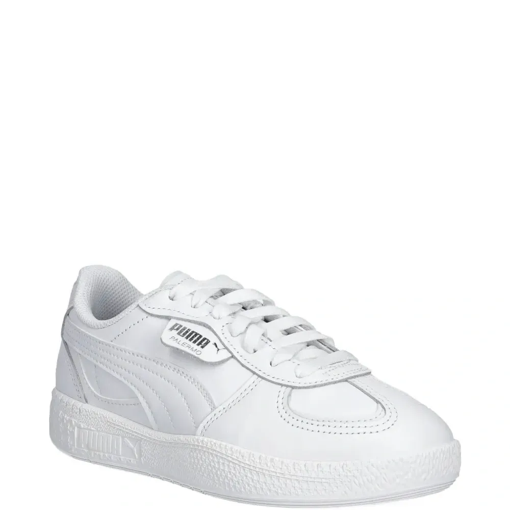 Кроссовки на шнуровке