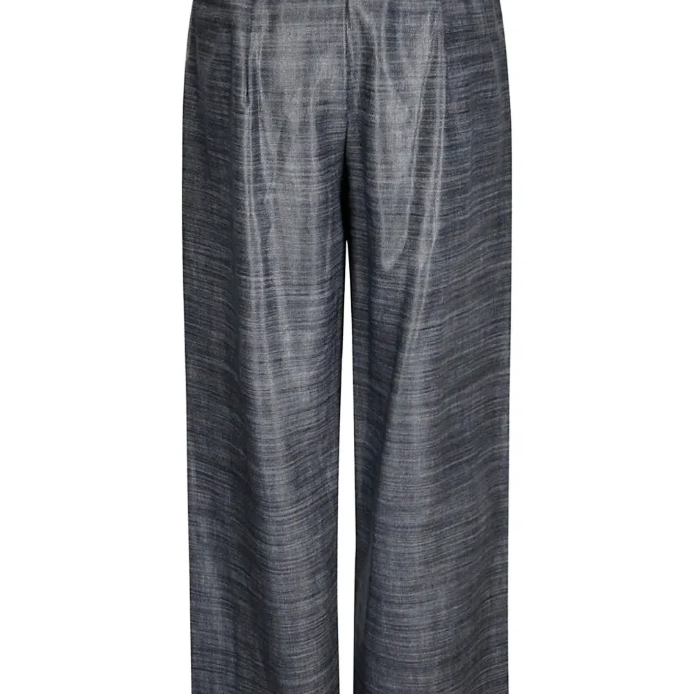 Брюки из ткани шамбре