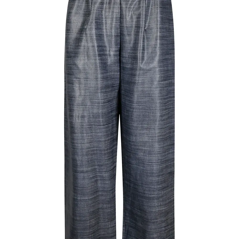 Брюки из ткани шамбре