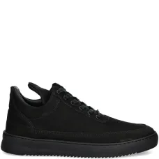 Кроссовки на массивной подошве