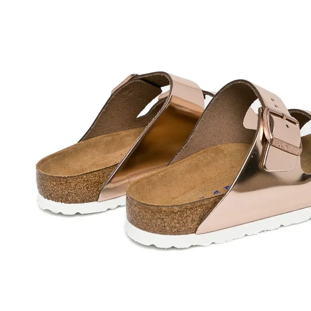 Сандалии с пряжками и эффектом металлик