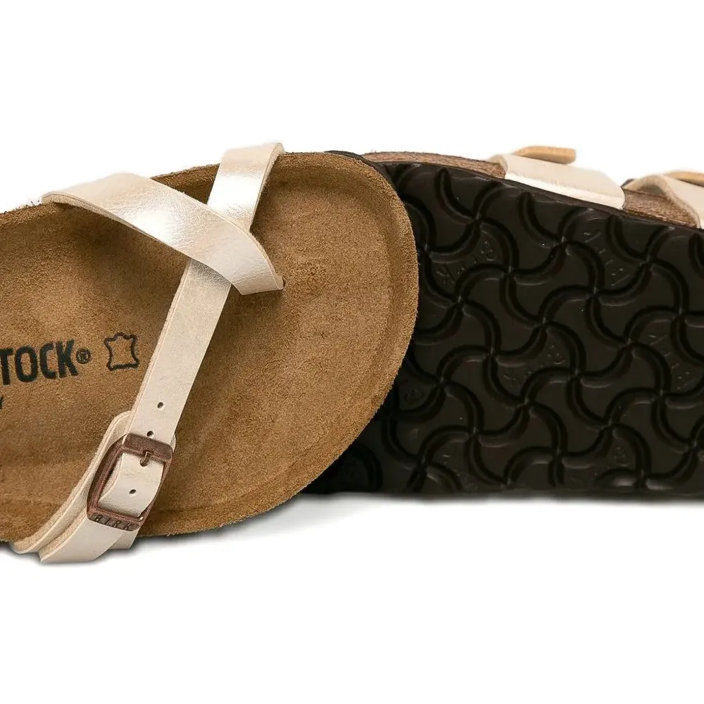 Сандалии с пряжками