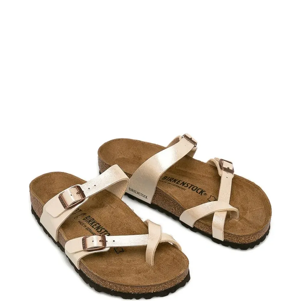 Сандалии с пряжками