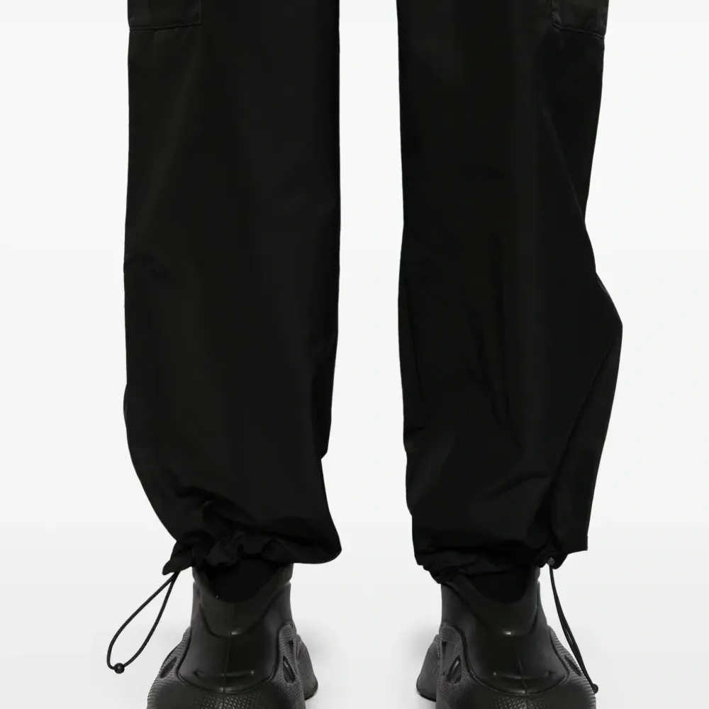 Брюки карго с нашивкой-логотипом