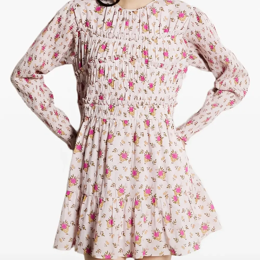 Платье с цветочным принтом и присборкой