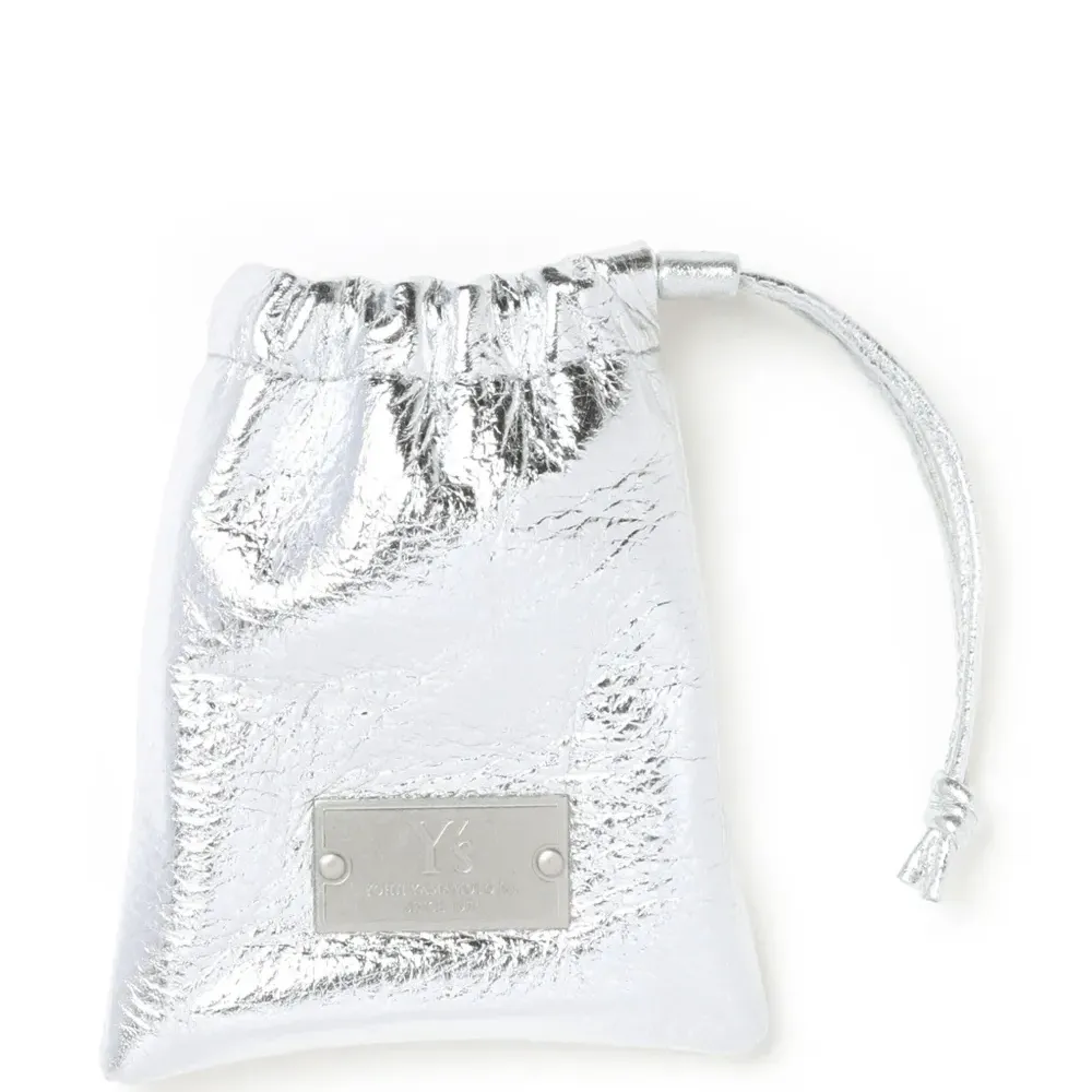 Клатч с нашивкой-логотипом