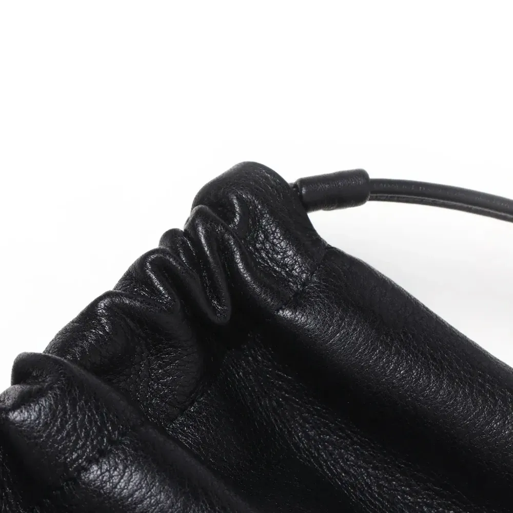 Клатч с нашивкой-логотипом