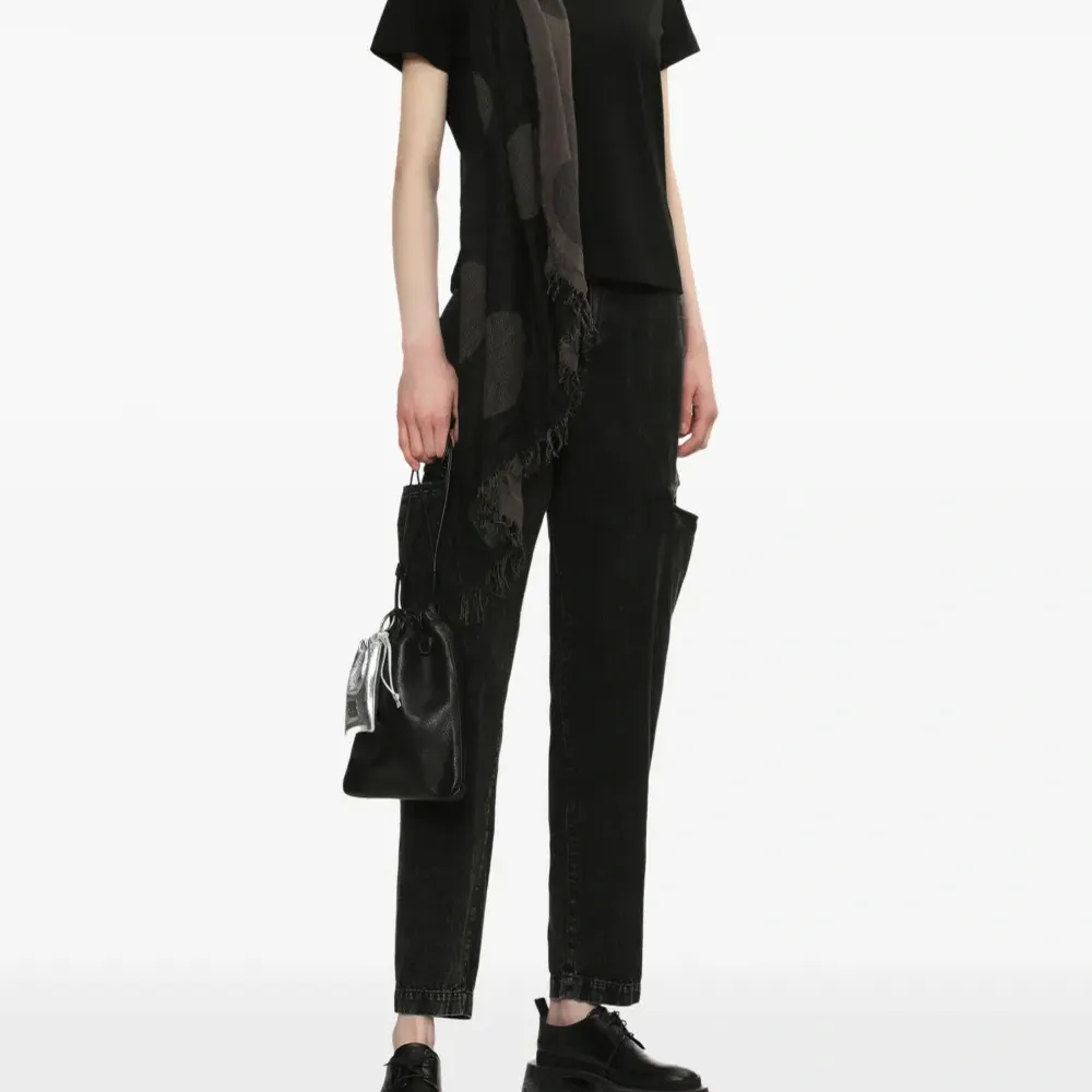 Клатч с нашивкой-логотипом