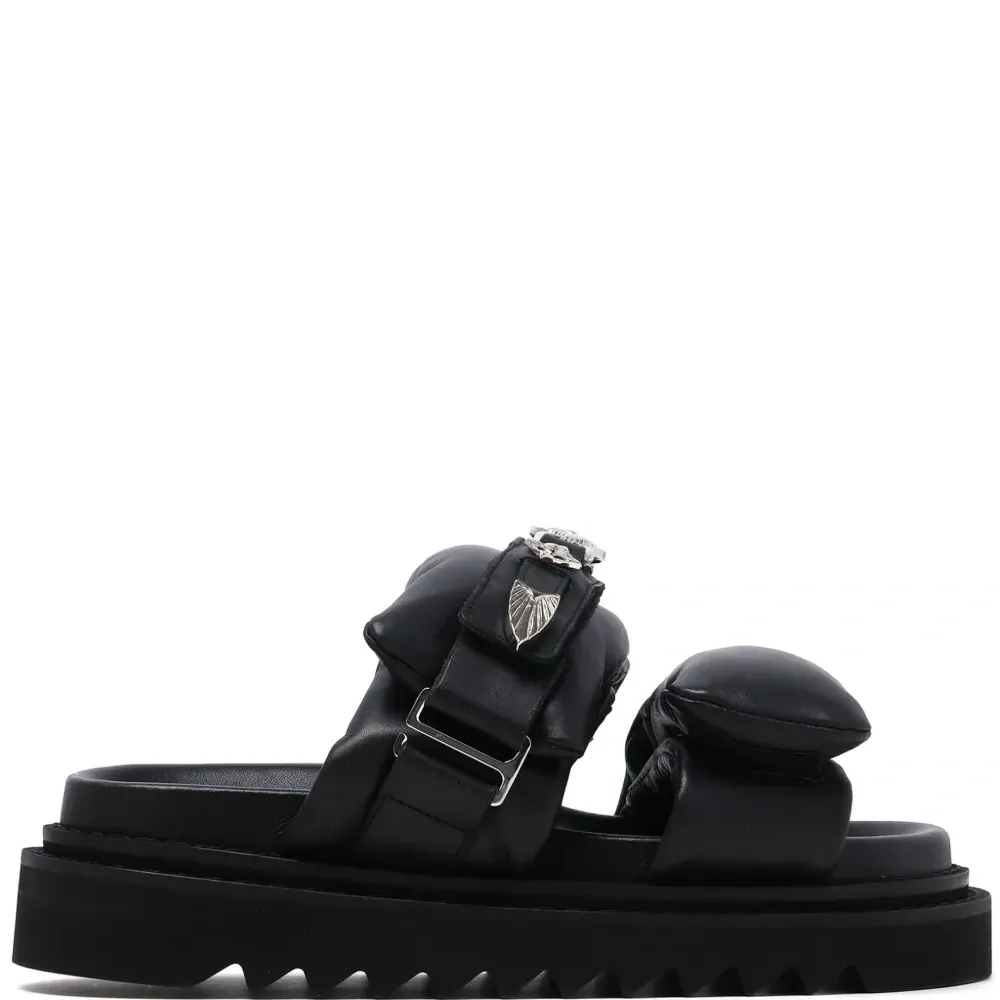 Сандалии с пряжками