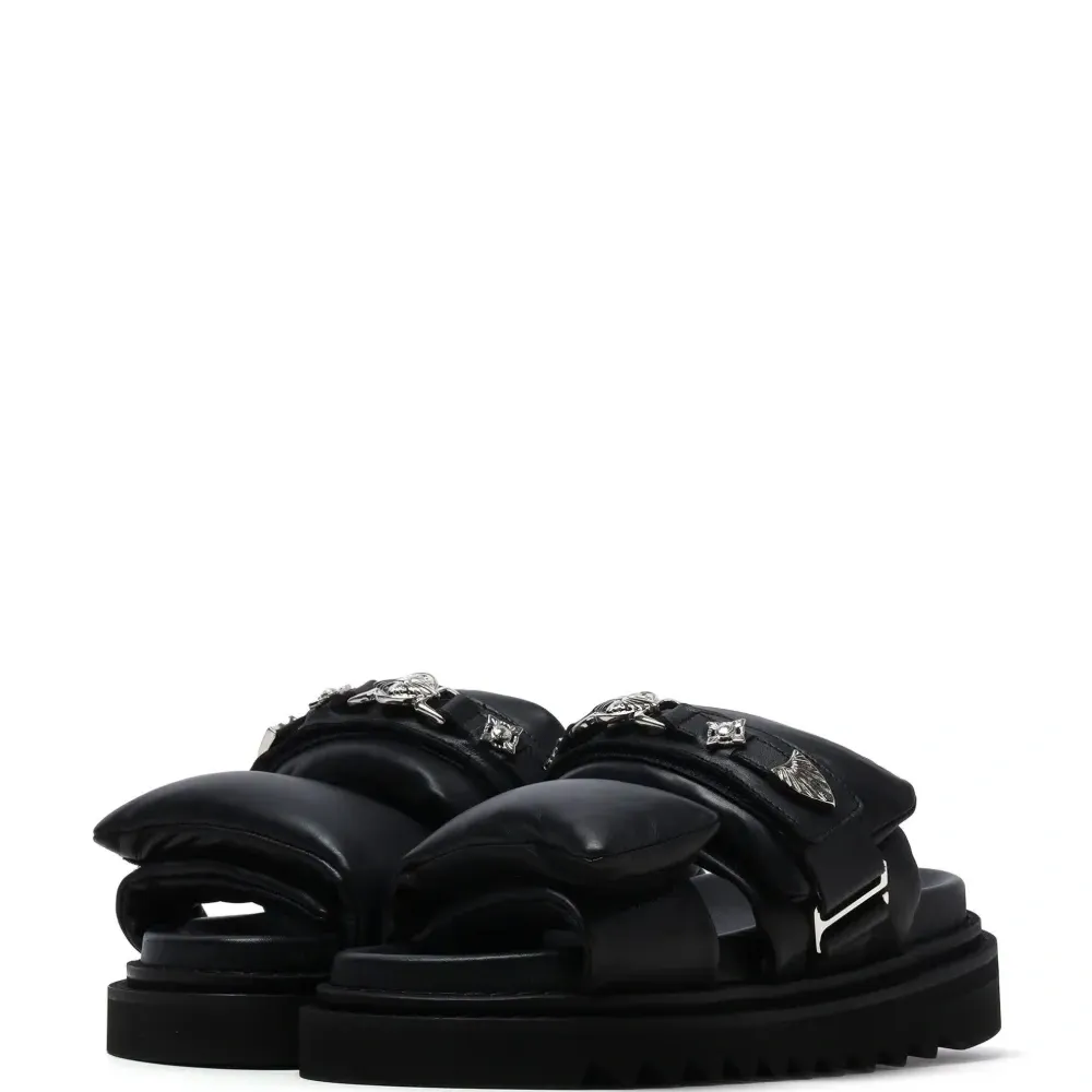 Сандалии с пряжками