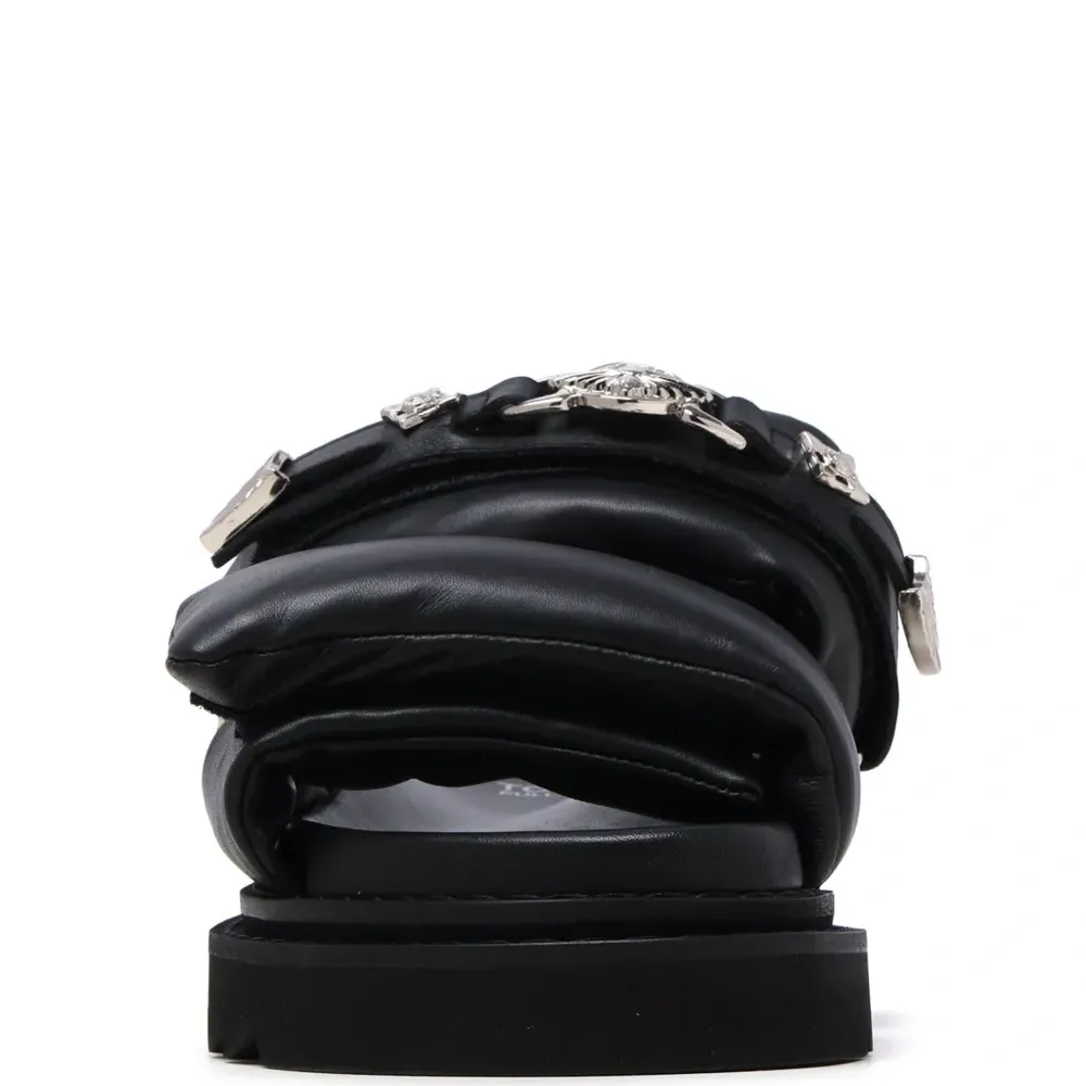 Сандалии с пряжками