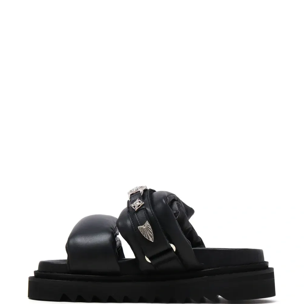 Сандалии с пряжками