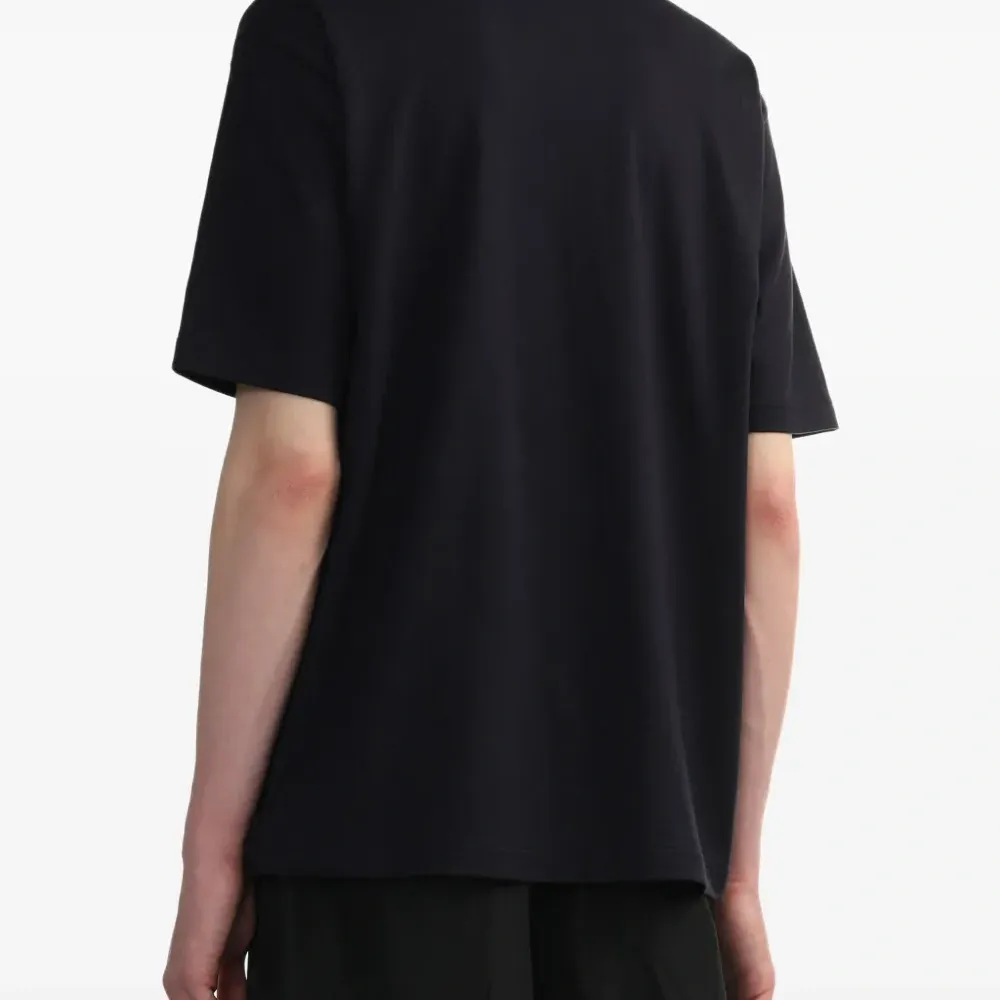 Футболка с круглым вырезом