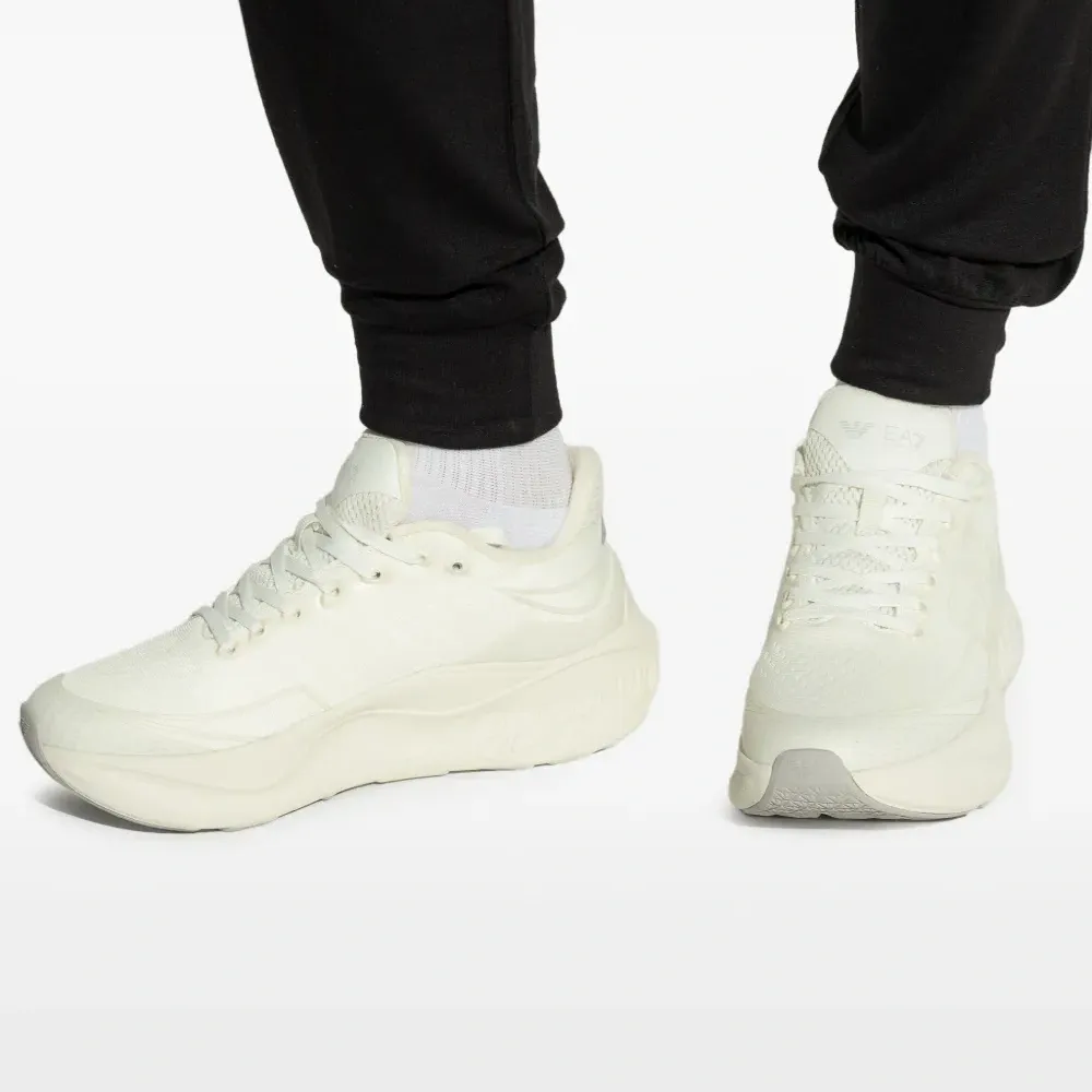 Кроссовки с логотипом