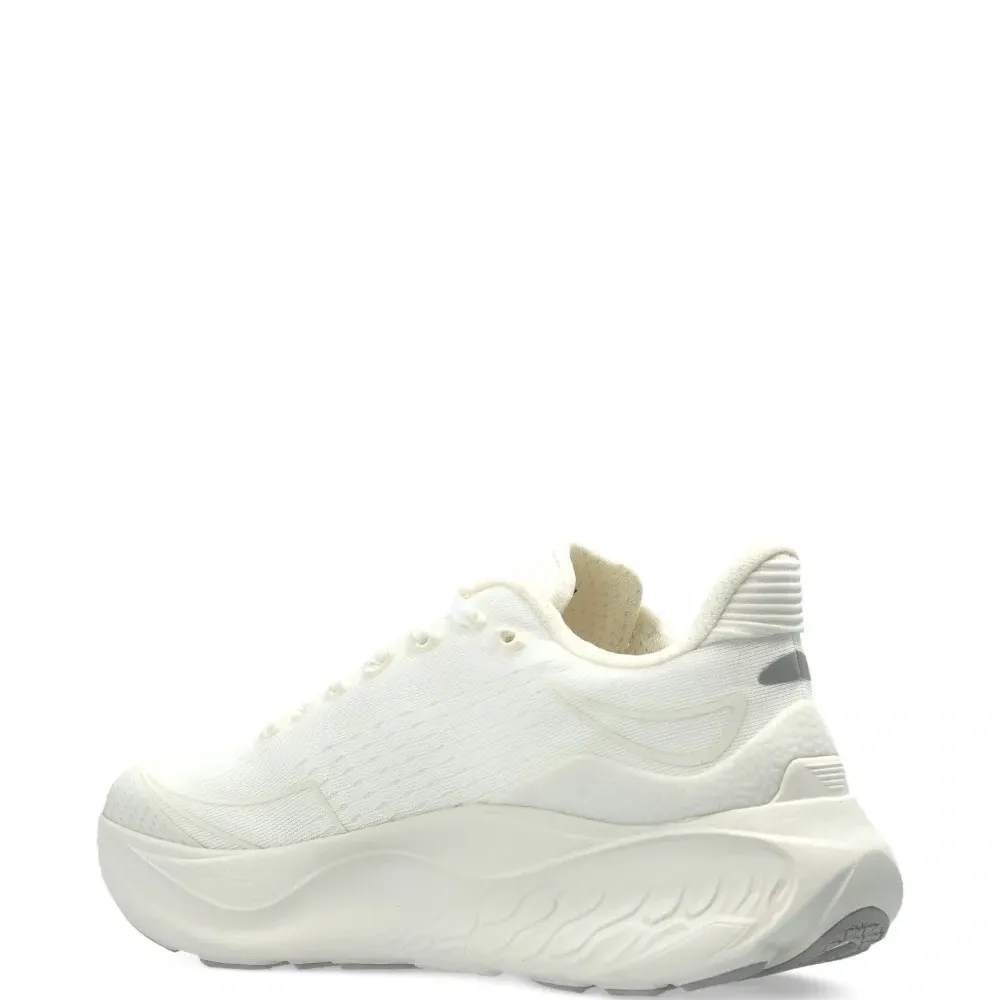 Кроссовки с логотипом