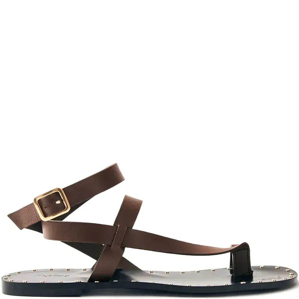 Сандалии с заклепками