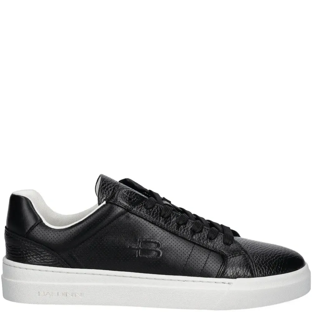 Кроссовки с вышитым логотипом