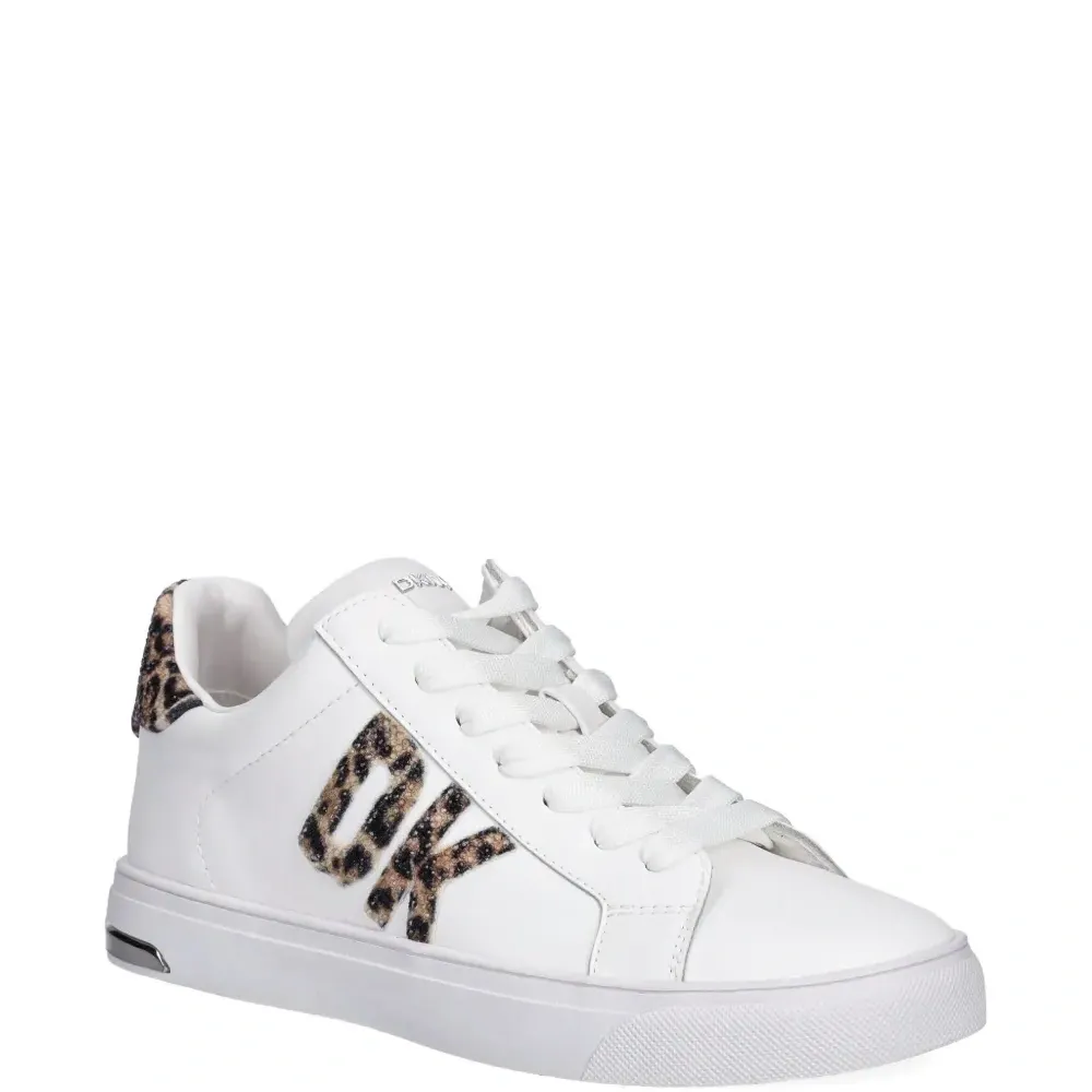 Кеды с нашивкой-логотипом