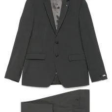Костюм с однобортным пиджаком