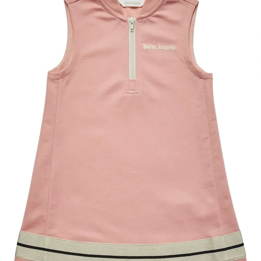 платье без рукавов