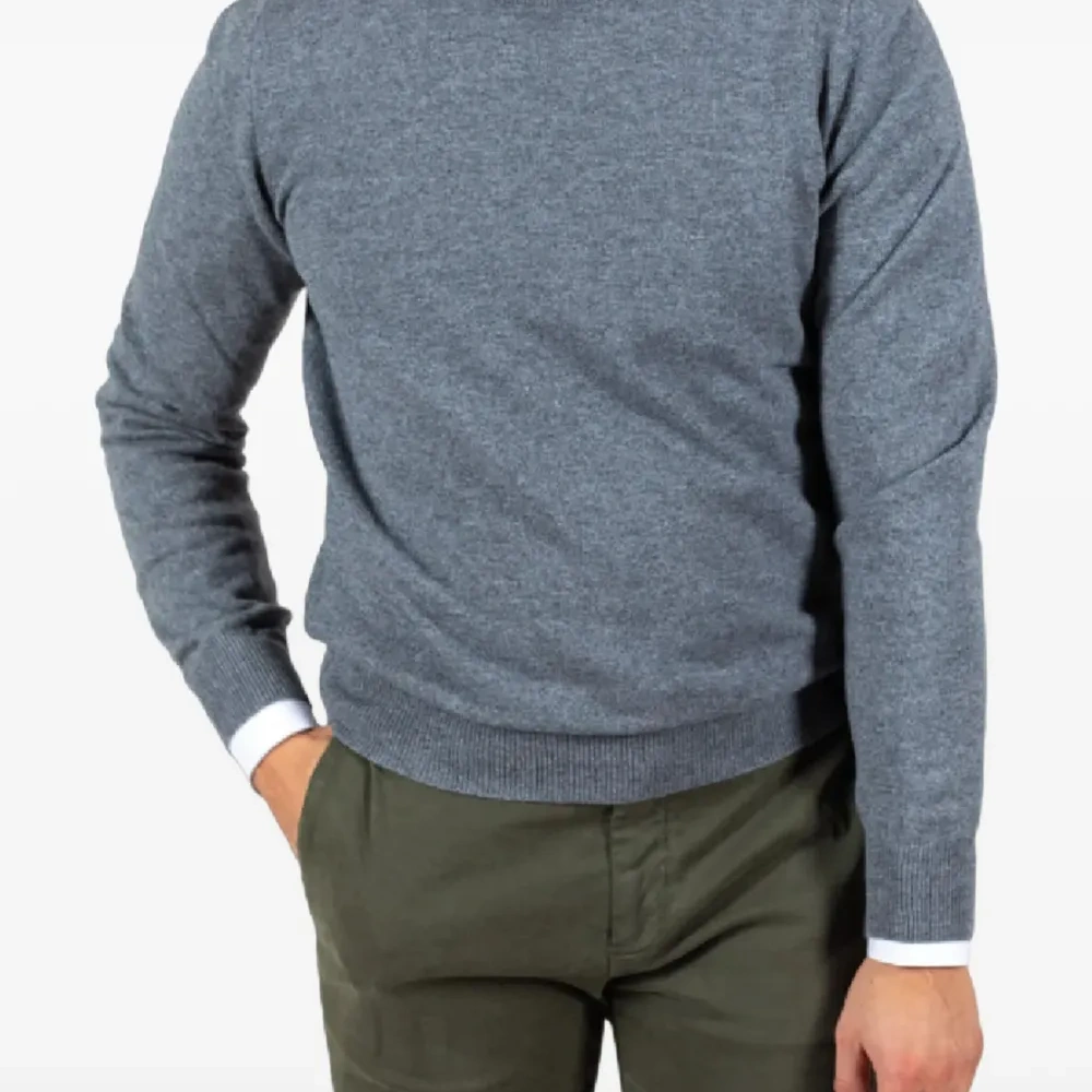 Шерстяной свитер с круглым вырезом