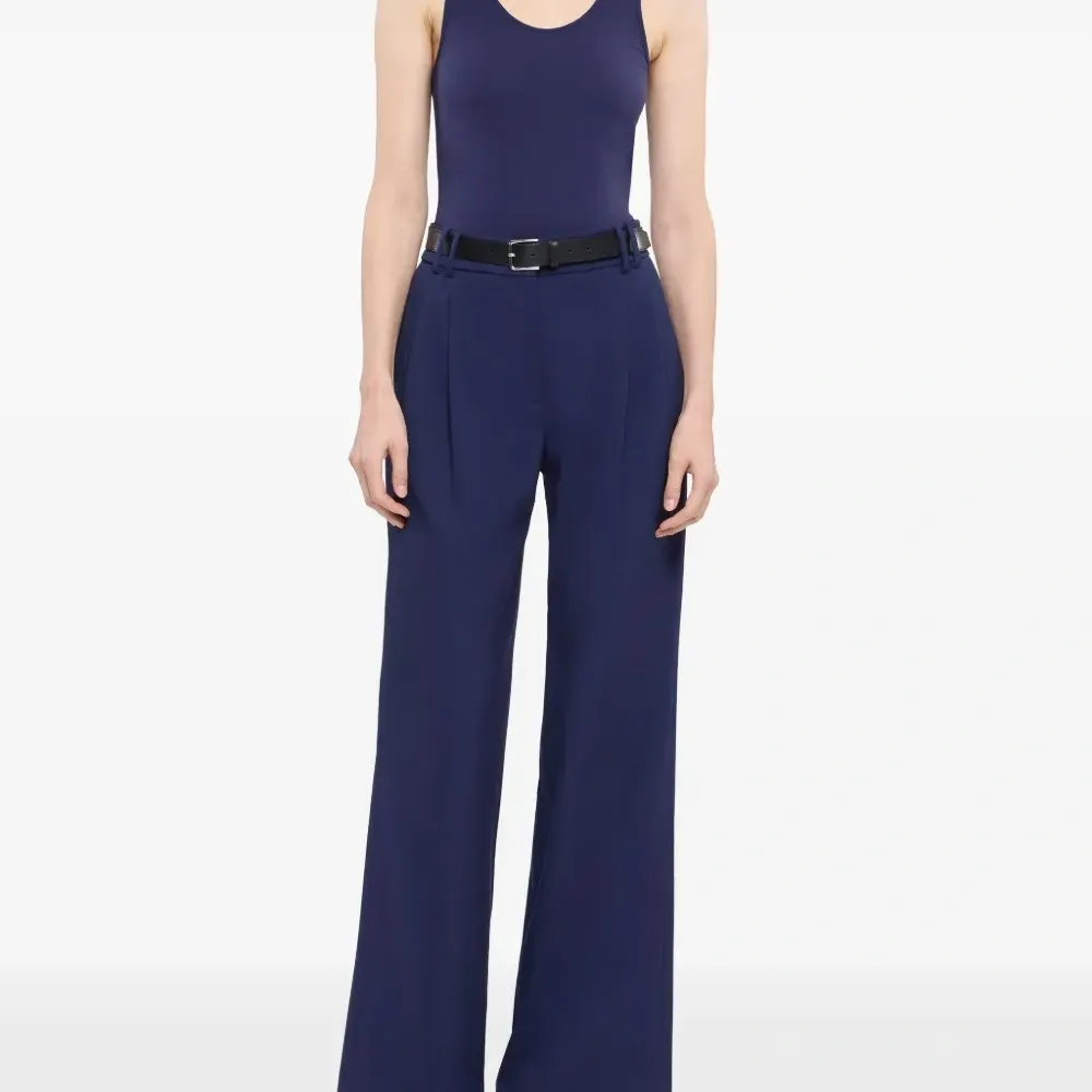 Топ с U-образным вырезом