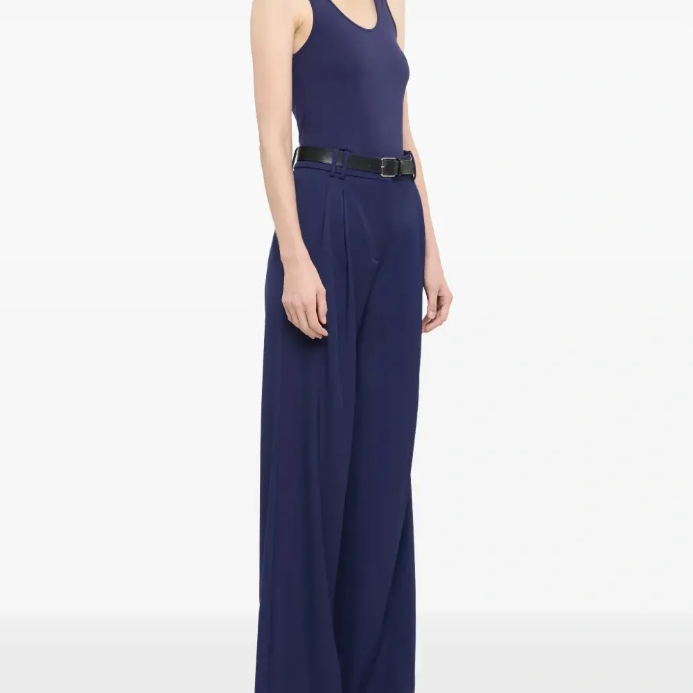 Топ с U-образным вырезом