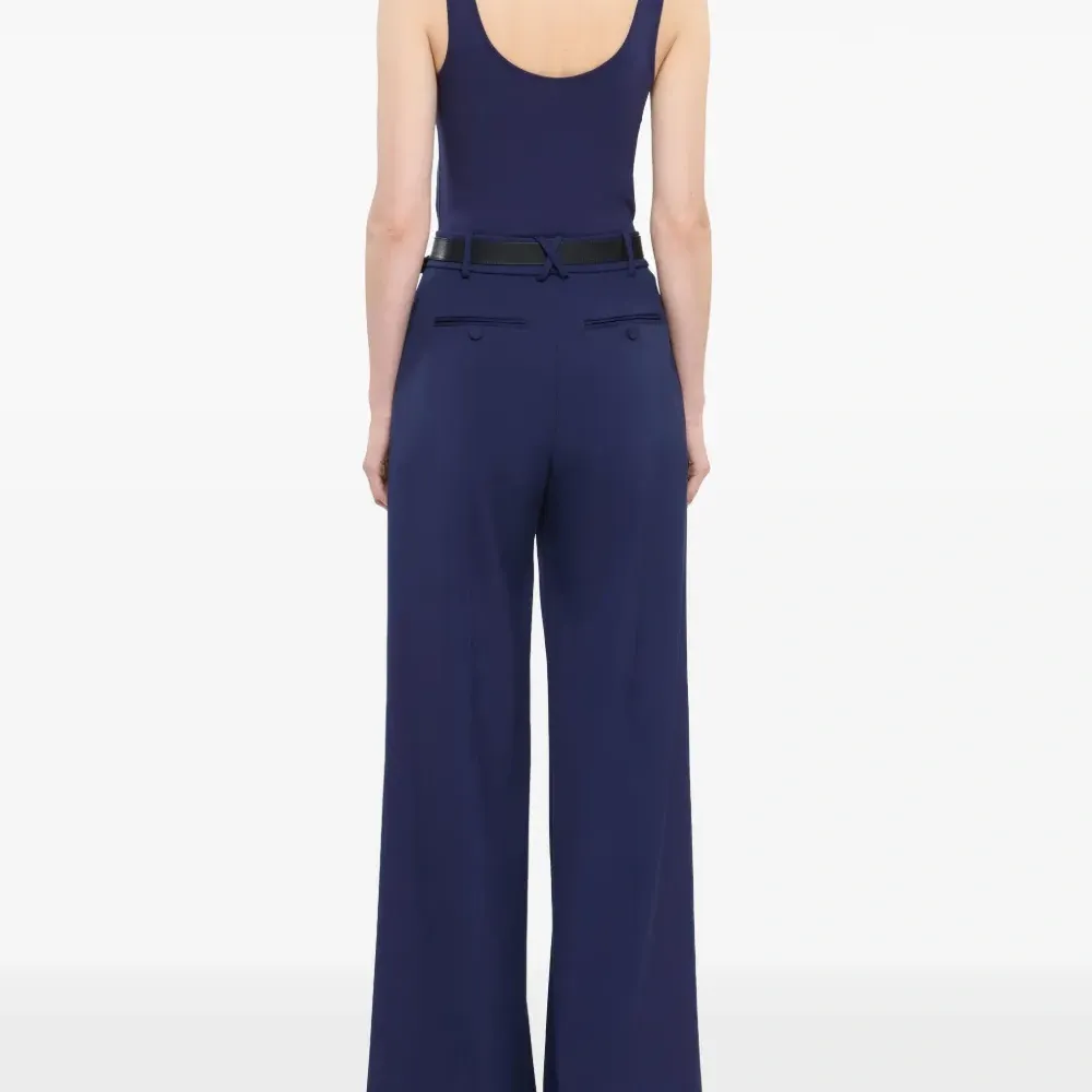 Топ с U-образным вырезом