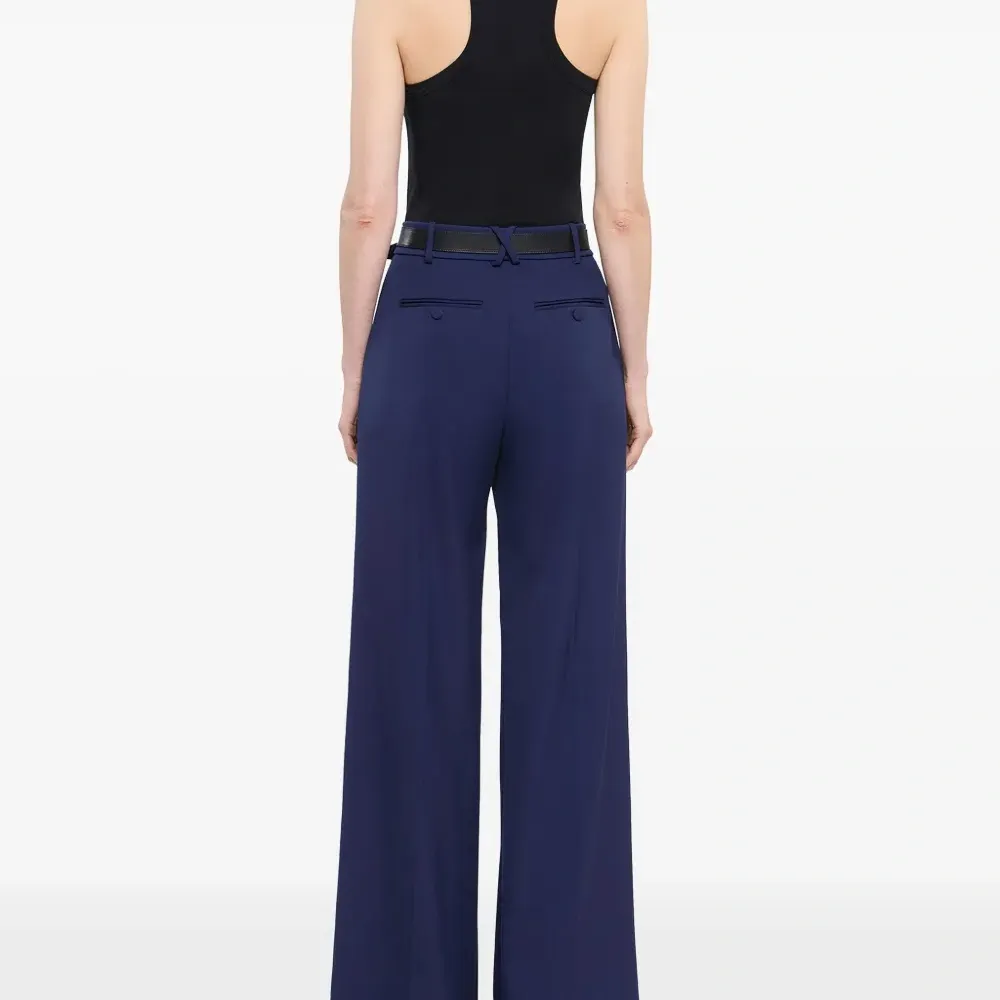 Топ без рукавов