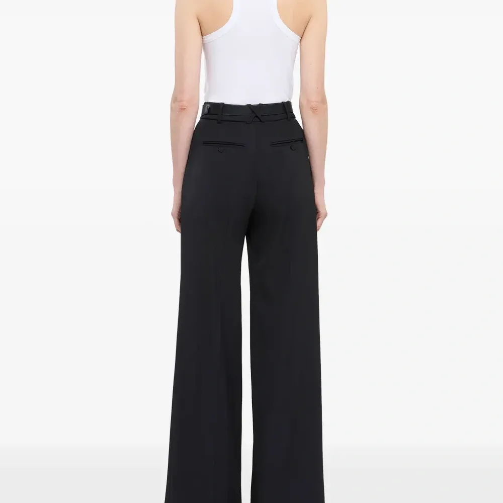 Топ без рукавов