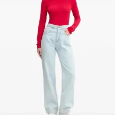 Джемпер с вышитым логотипом