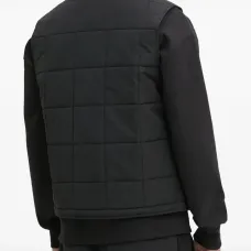 Стеганый жилет с нашивкой-логотипом Стеганый жилет с нашивкой-логотипом