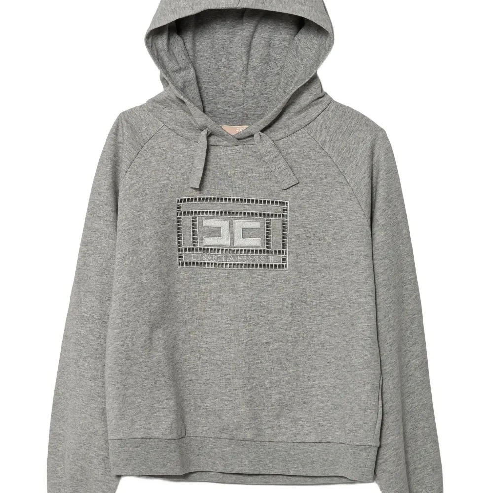 Худи с вышитым логотипом