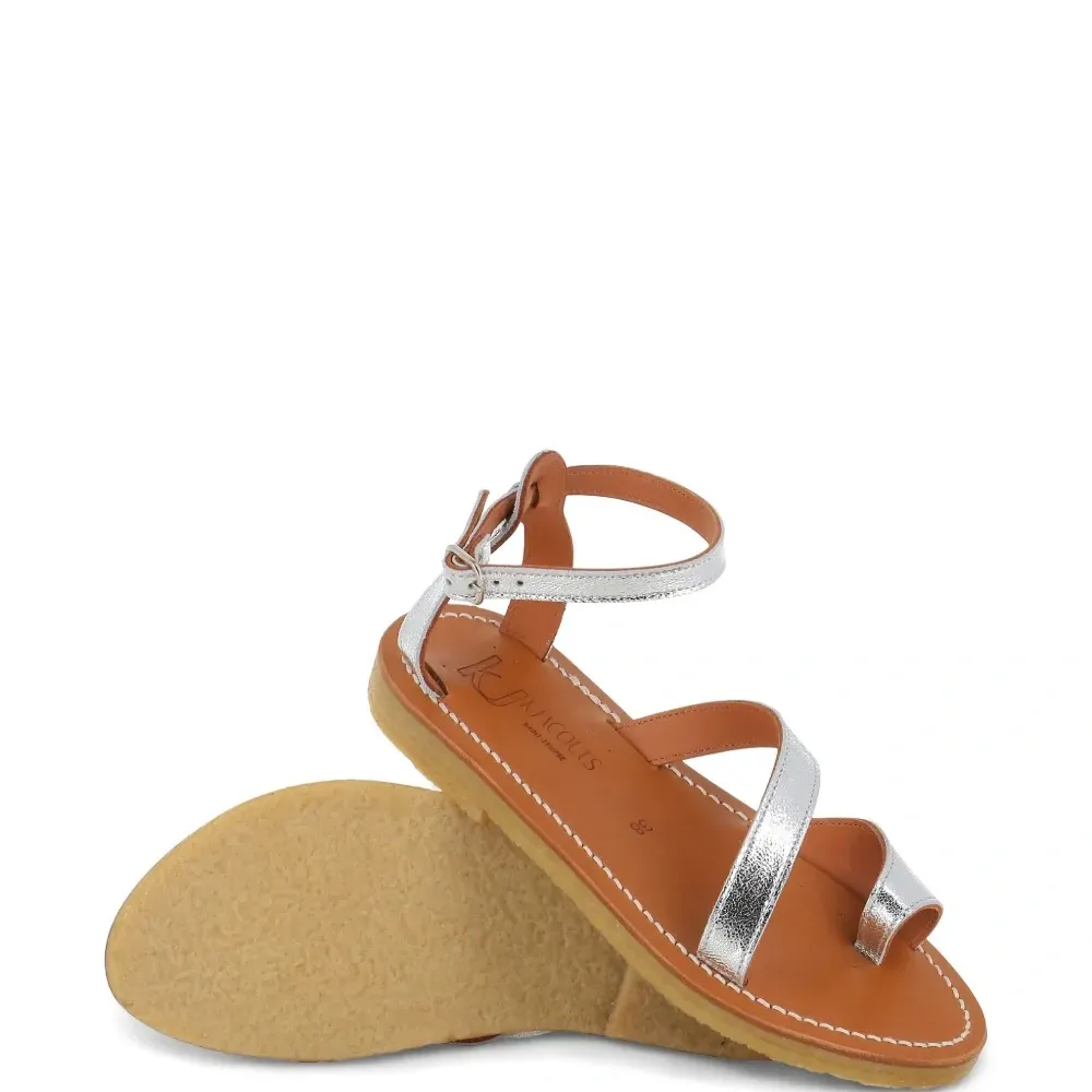 Сандалии с эффектом металлик