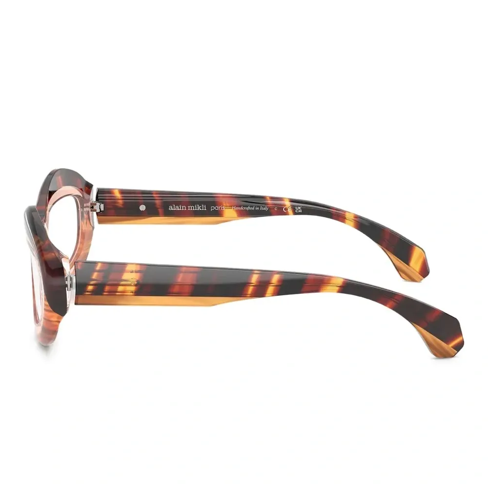 очки в овальной оправе