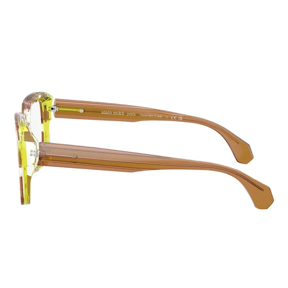 очки в геометричной оправе