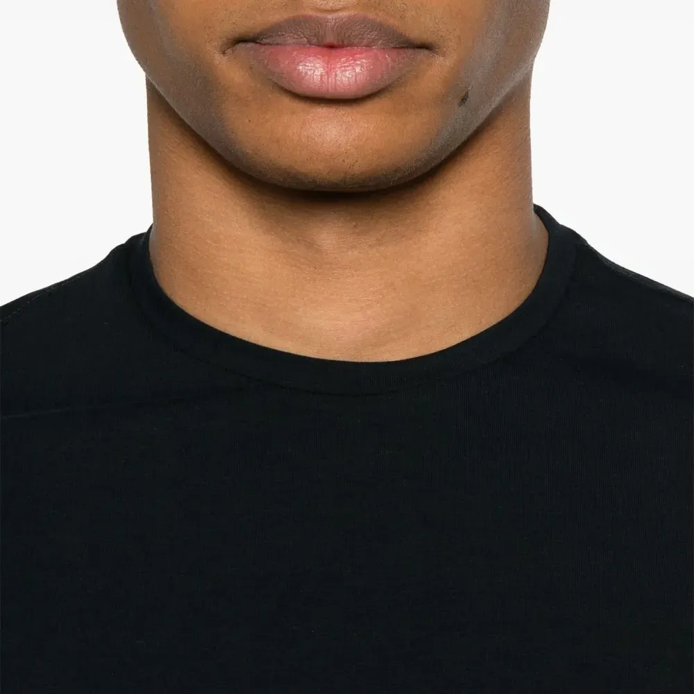 Футболка с круглым вырезом