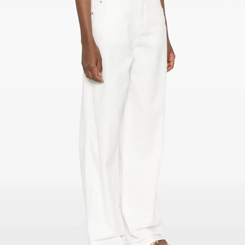 Джинсы с нашивкой-логотипом Джинсы с нашивкой-логотипом