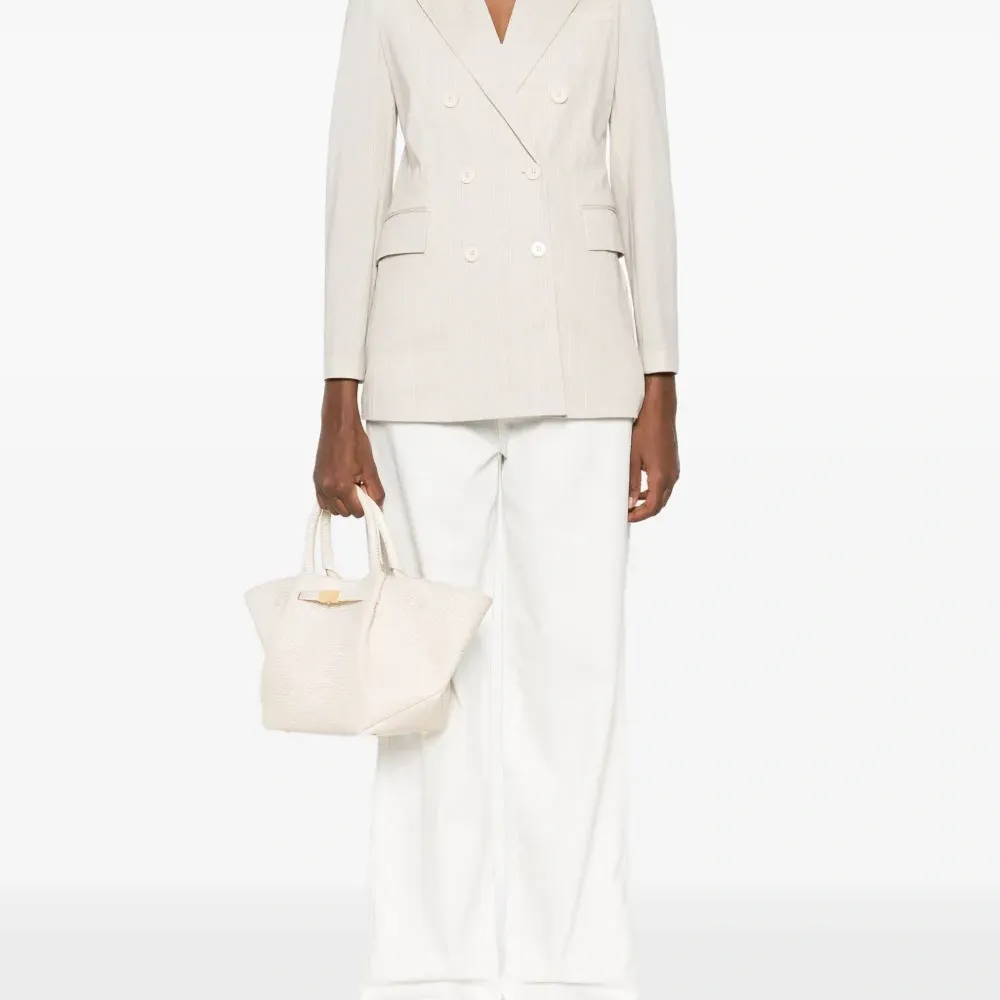 Джинсы с нашивкой-логотипом Джинсы с нашивкой-логотипом