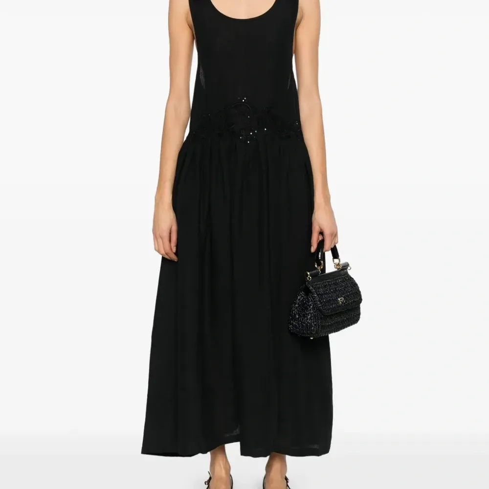 Платье миди с вышивкой