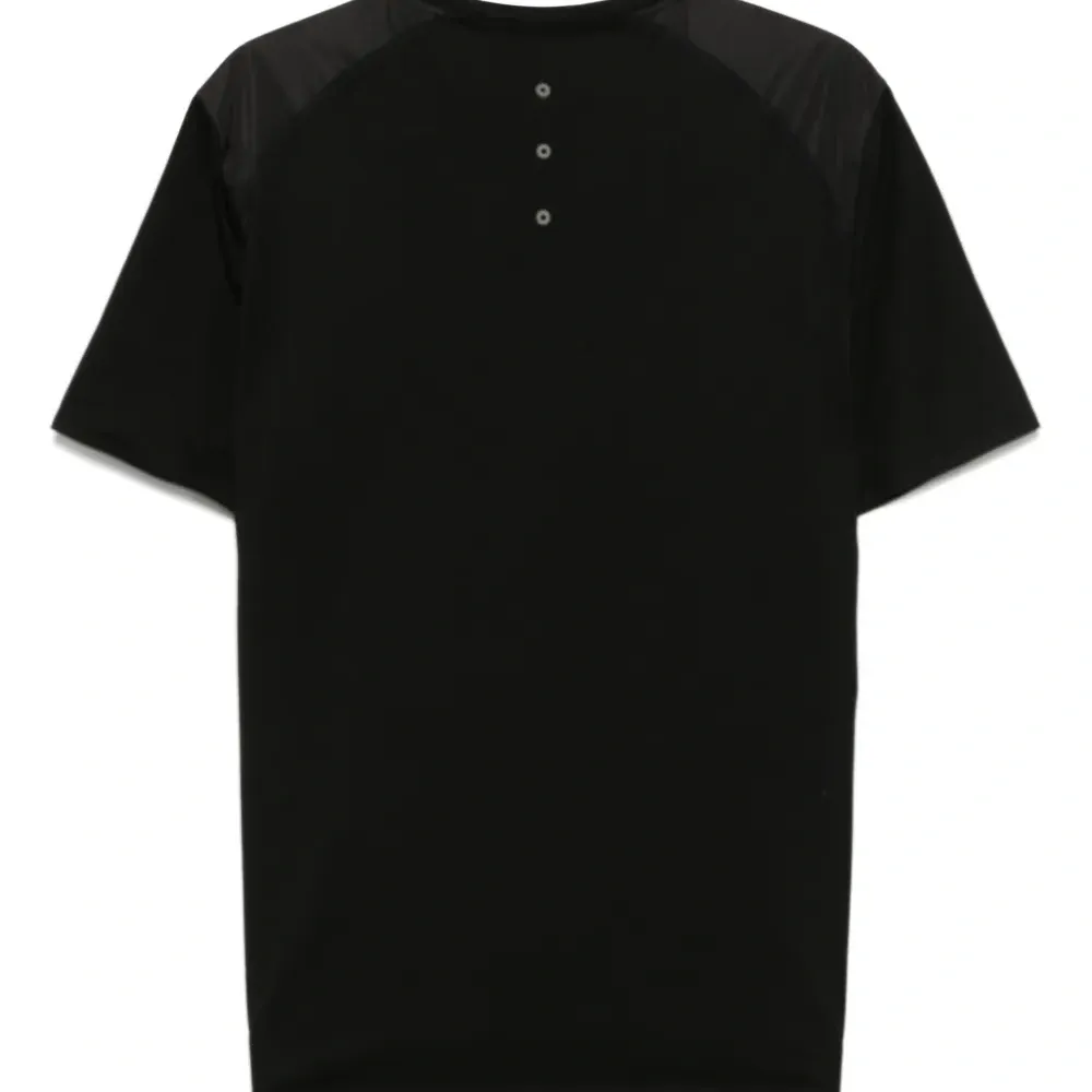 Футболка с логотипом