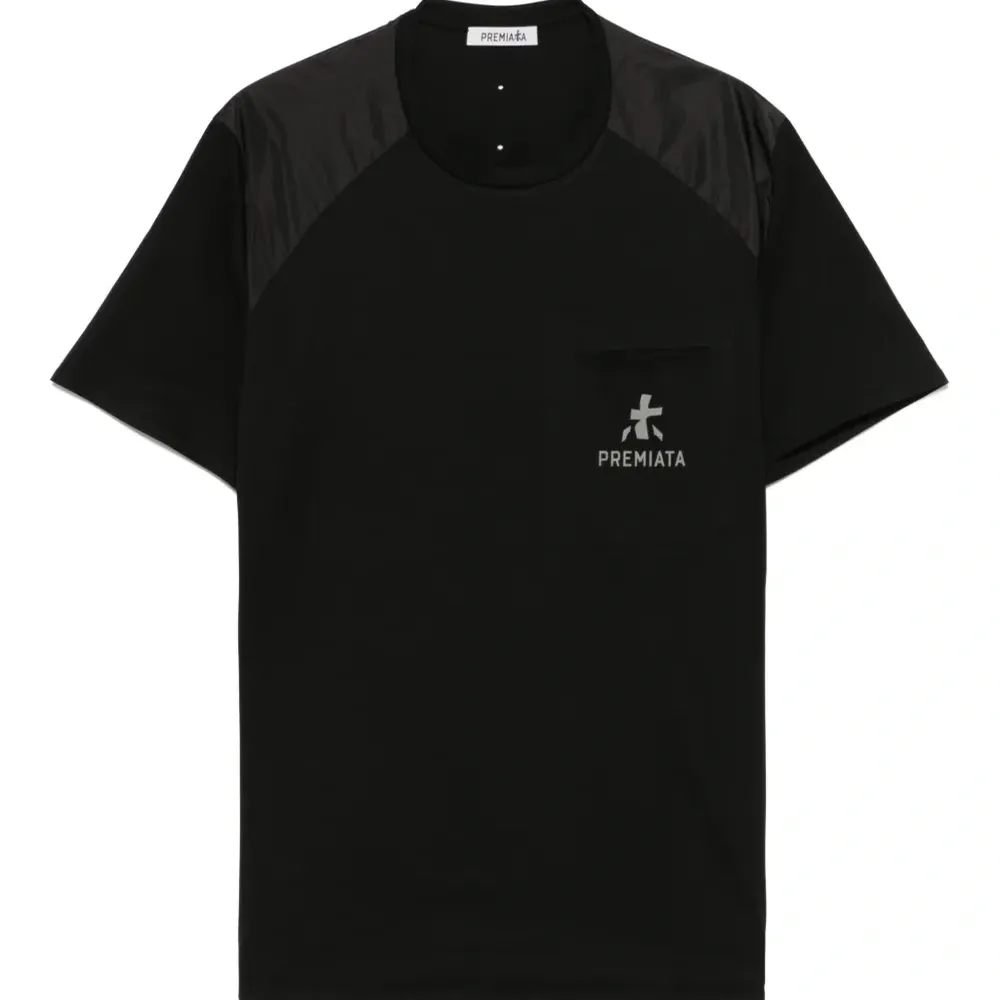 Футболка с логотипом