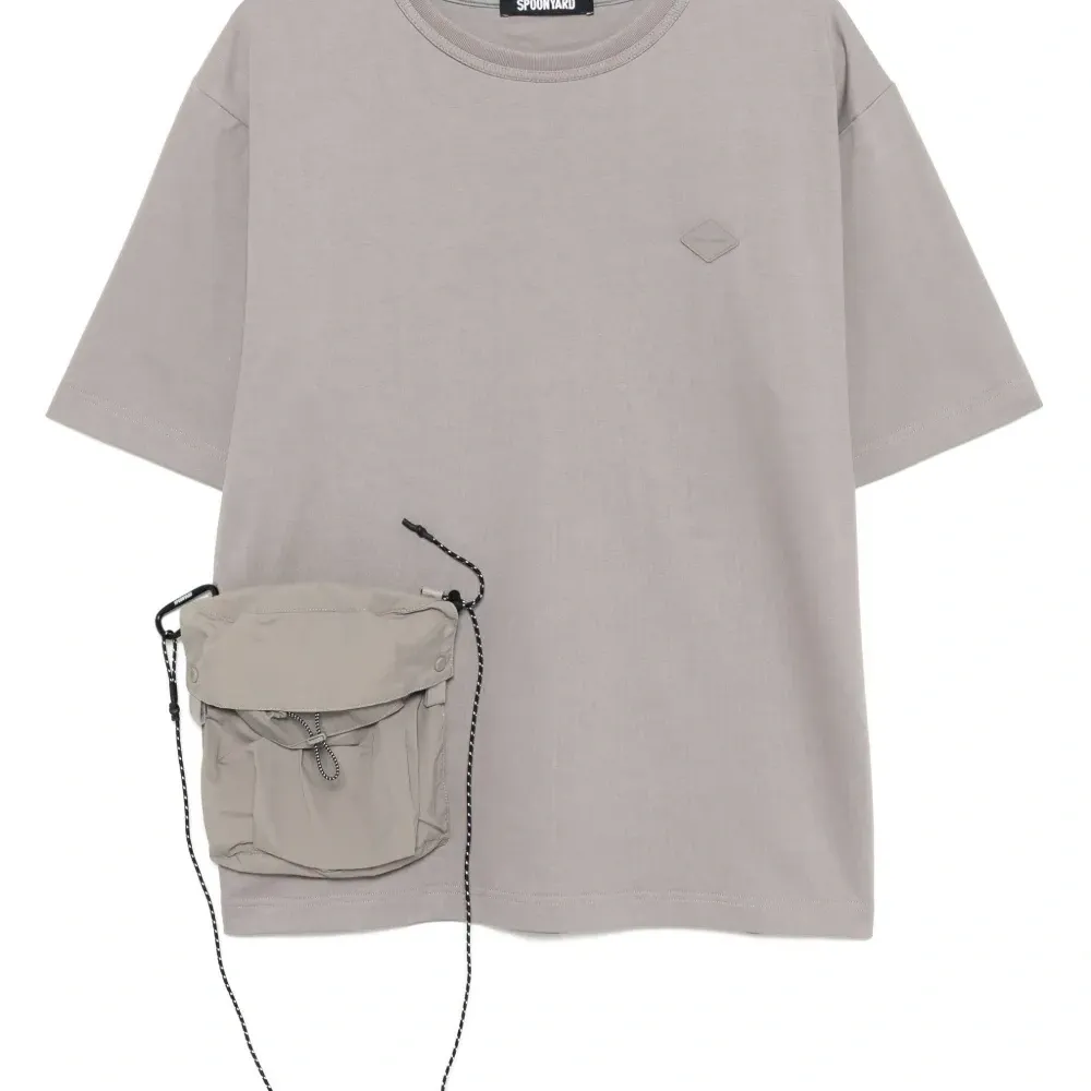 Футболка с карманом