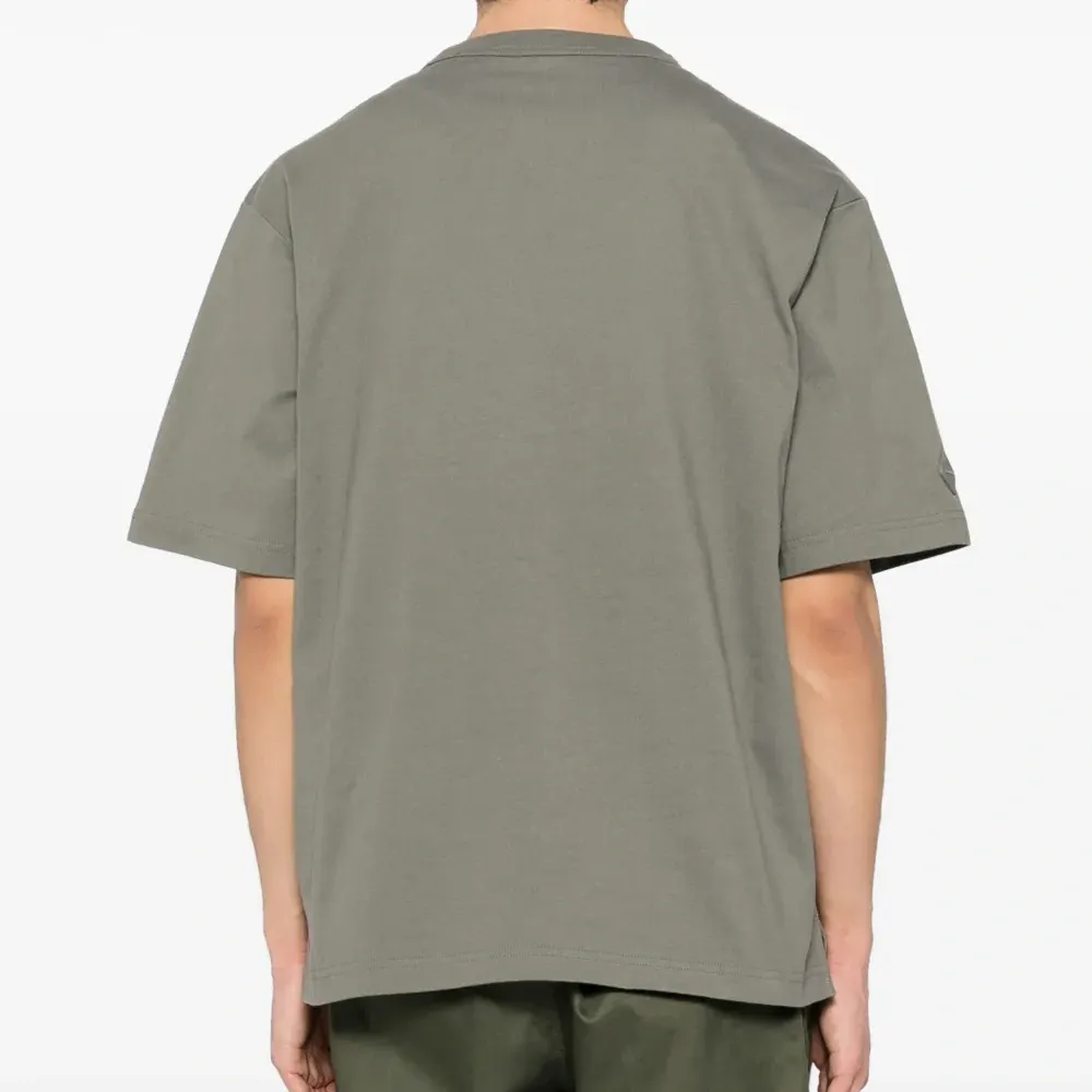 Футболка с карманом