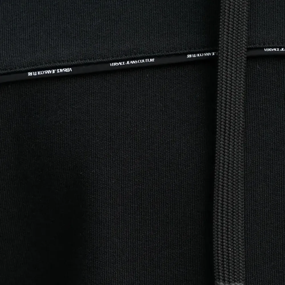 Худи с контрастной строчкой Худи с контрастной строчкой