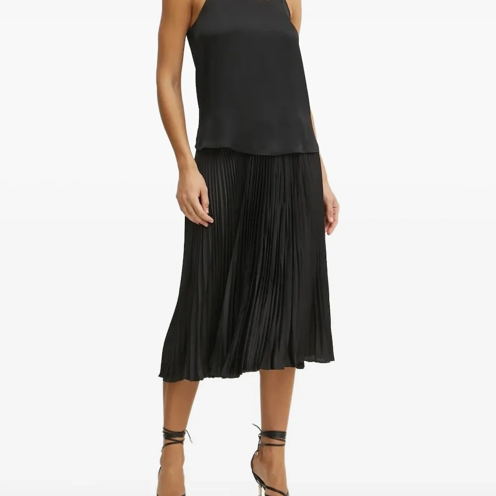 Топ с перекрестными деталями сзади Топ с перекрестными деталями сзади