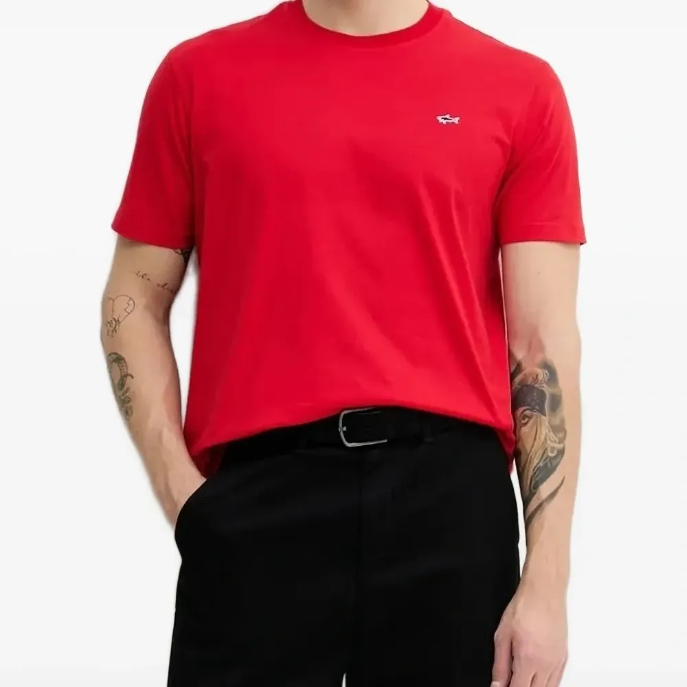 Футболка с нашивкой-логотипом