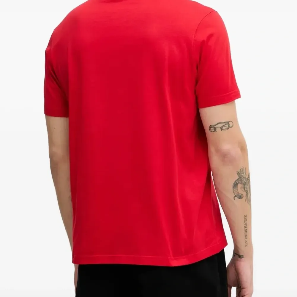 Футболка с нашивкой-логотипом