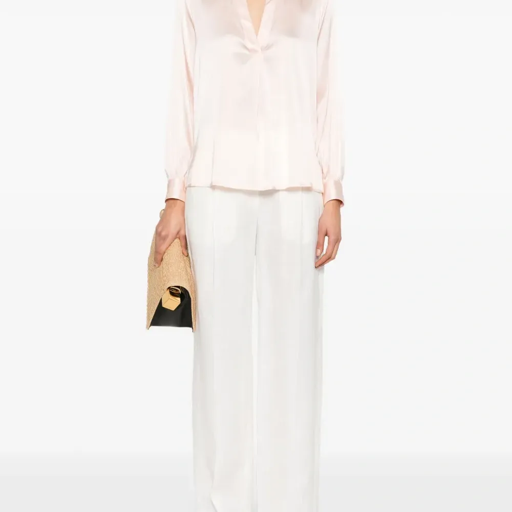 Атласная блузка